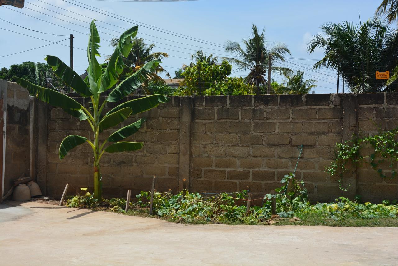 The Accra Backpackers Hostel Εξωτερικό φωτογραφία