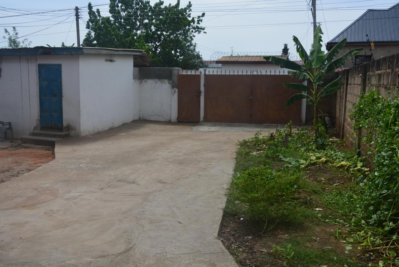 The Accra Backpackers Hostel Εξωτερικό φωτογραφία